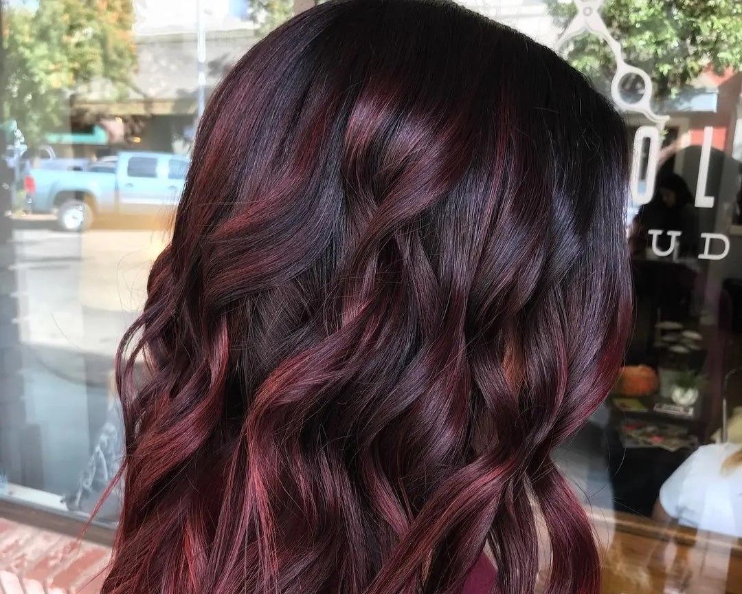 How To Buy A Burgundy Wig?